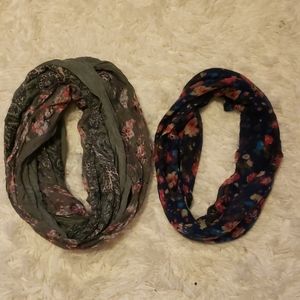 Set of two infinity scarves